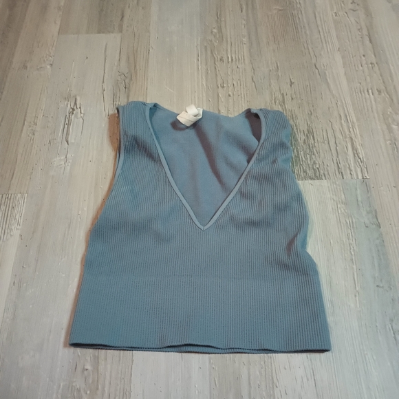 Top - Picture 2 of 4